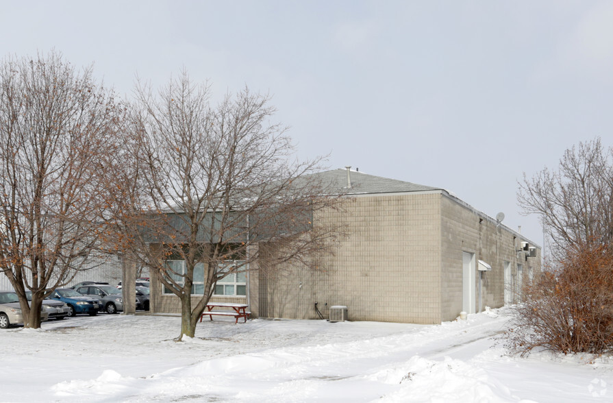 180 Shearson Cres, Cambridge, ON en alquiler - Foto del edificio - Imagen 2 de 2