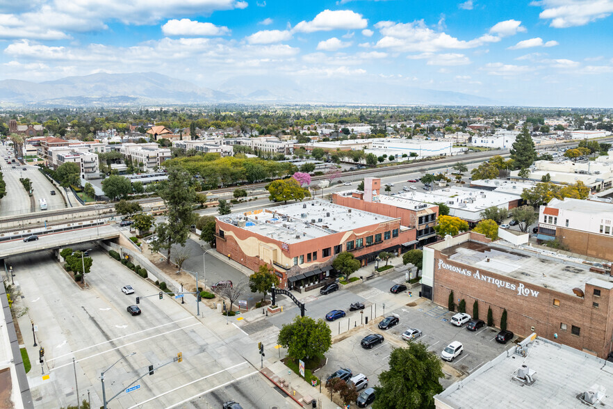 135-185 E 2nd St, Pomona, CA en alquiler - Foto del edificio - Imagen 2 de 16