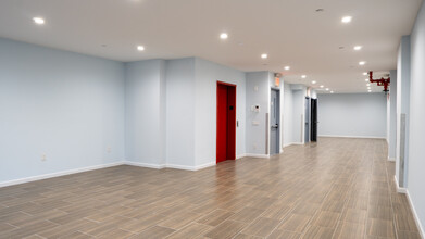 325 Grand St, New York, NY en alquiler Foto del interior- Imagen 2 de 2