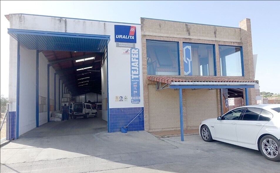 Nave en Torrejoncillo, Cáceres en venta - Foto del edificio - Imagen 3 de 9