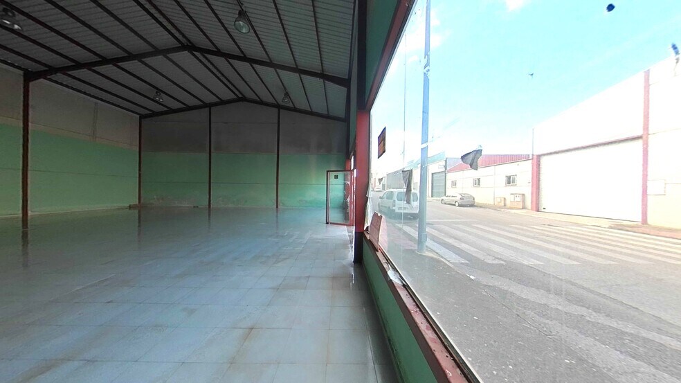 Nave en Burguillos del Cerro en venta - Foto del edificio - Imagen 3 de 31