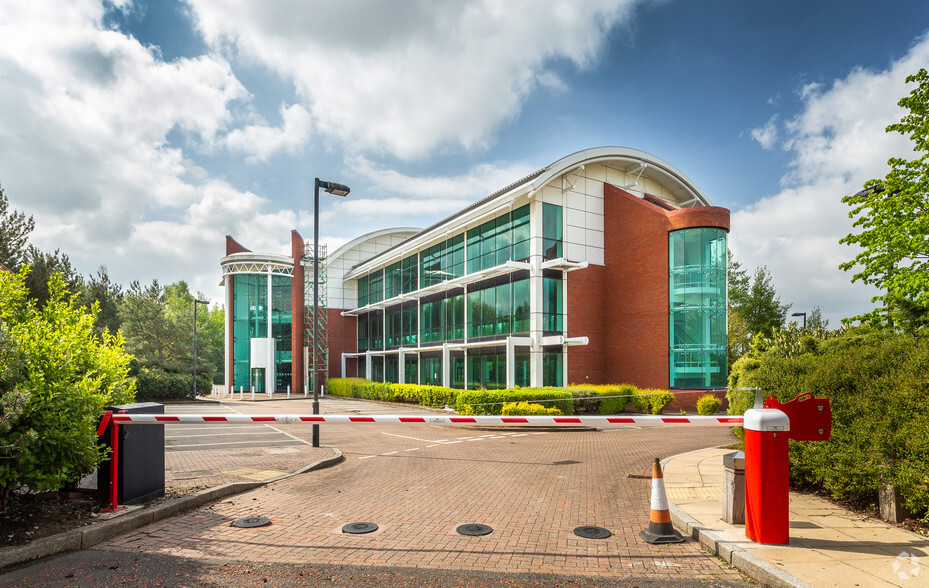 1200 Daresbury Park, Warrington en venta - Foto del edificio - Imagen 2 de 11