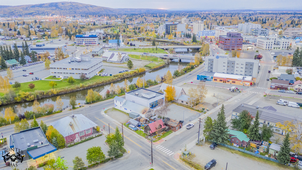 819 First Ave, Fairbanks, AK en venta - Vista aérea - Imagen 3 de 5