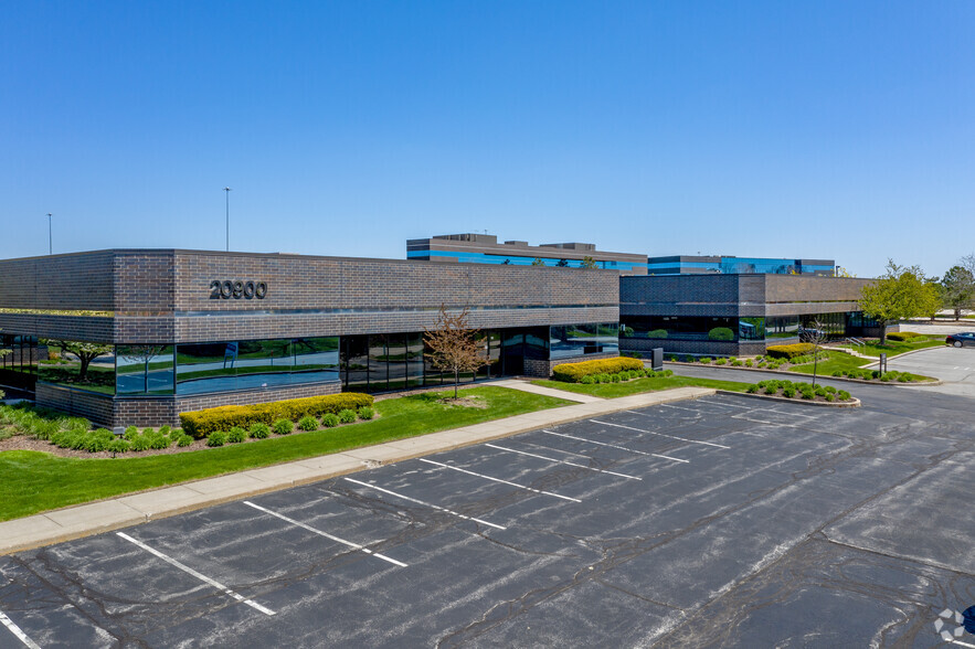 20900 Swenson Dr, Waukesha, WI en alquiler - Foto del edificio - Imagen 1 de 5