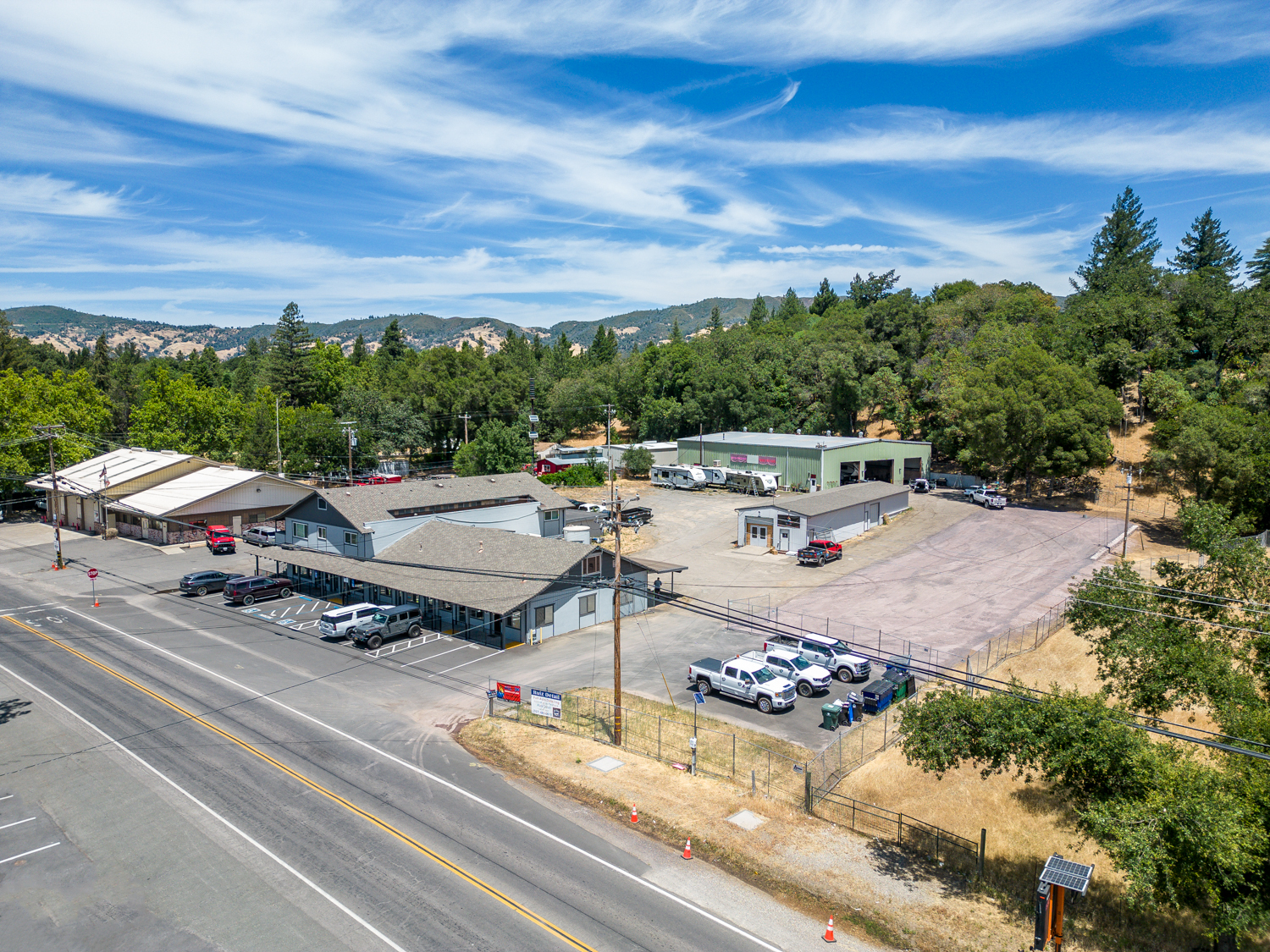 8479 East Rd, Redwood Valley, CA en venta Foto principal- Imagen 1 de 37