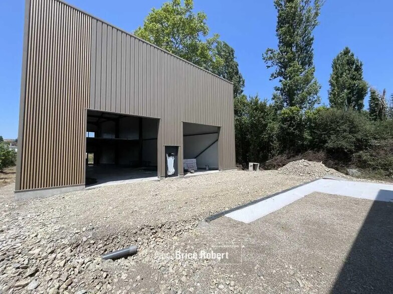 Oficina en Brindas en alquiler - Foto del edificio - Imagen 2 de 4