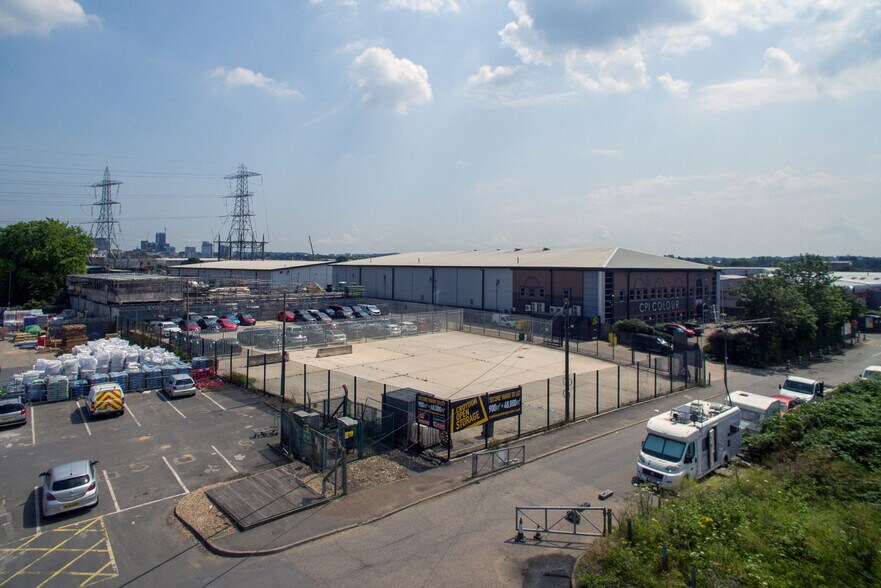 112 Beddington Ln, Croydon en alquiler - Foto del edificio - Imagen 2 de 4