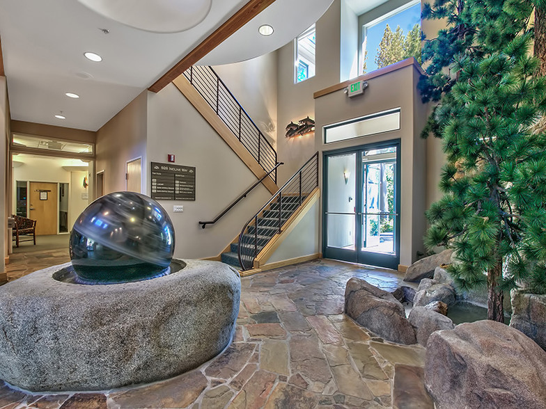 926 Incline Way, Incline Village, NV en alquiler - Lobby - Imagen 3 de 9