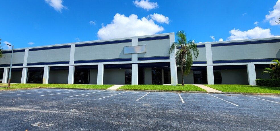 11701 Nw 102nd Rd, Medley, FL en alquiler - Foto del edificio - Imagen 2 de 2