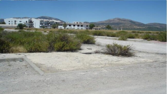 Más detalles de Calle Italia, 1, Iznalloz - Terreno en venta