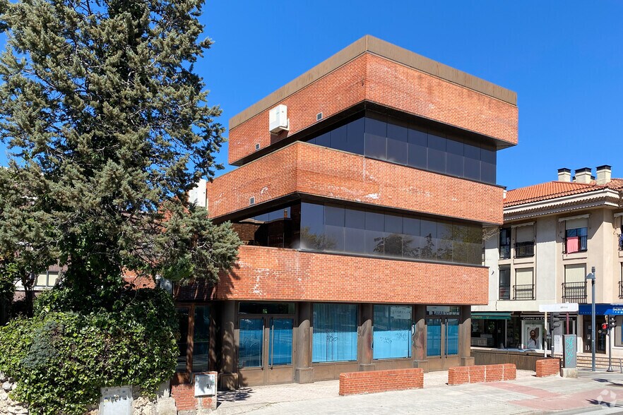 Calle Antonio Becerril, 12, Pozuelo de Alarcón, Madrid en venta - Foto del edificio - Imagen 2 de 8