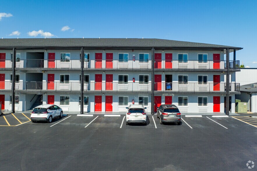 4736-4740 W Irlo Bronson Memorial Hwy cartera de 2 inmuebles en venta en LoopNet.es - Foto del edificio - Imagen 3 de 18