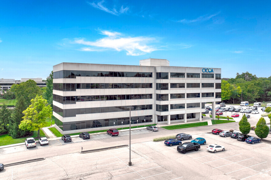 8440 Woodfield Crossing Blvd, Indianapolis, IN en alquiler - Foto del edificio - Imagen 3 de 17