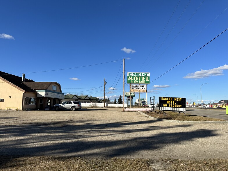 3515 Caxton St, Whitecourt, AB en alquiler - Foto del edificio - Imagen 2 de 4