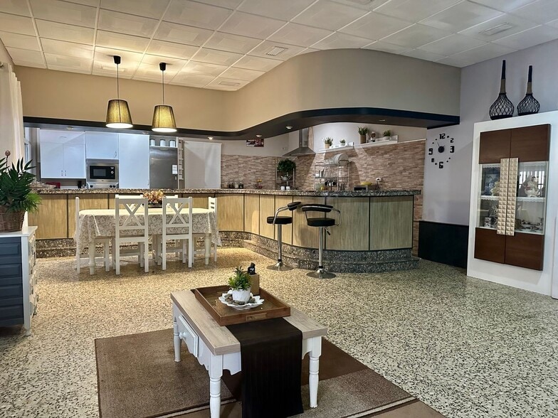 Local en Arroyo de la Luz, Cáceres en venta - Foto del edificio - Imagen 3 de 14