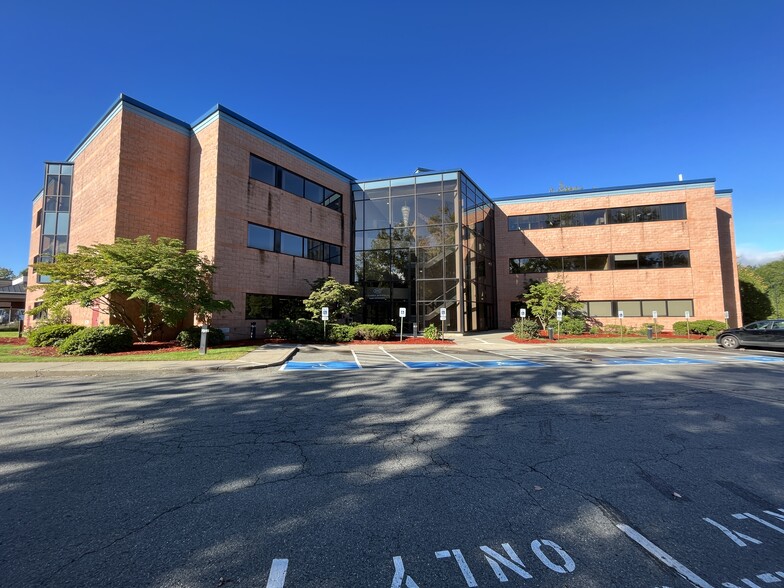 101 University Dr, Amherst, MA en alquiler - Foto del edificio - Imagen 1 de 8