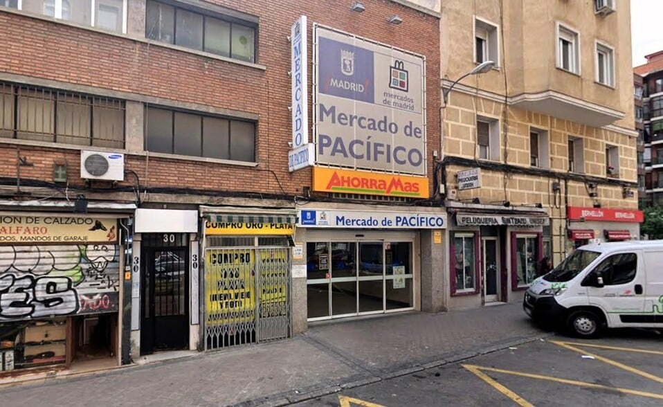 Local en Madrid, Madrid en venta - Foto del edificio - Imagen 3 de 5