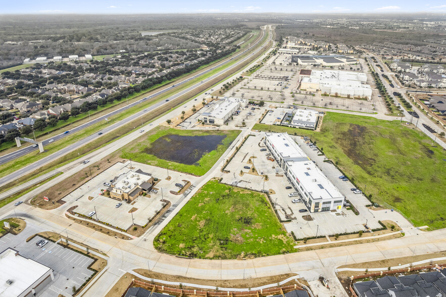 Berkeley Knoll Circle, Richmond, TX en venta - Foto del edificio - Imagen 3 de 6