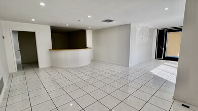 321 N Maclay Ave, San Fernando, CA en alquiler Foto del edificio- Imagen 2 de 9