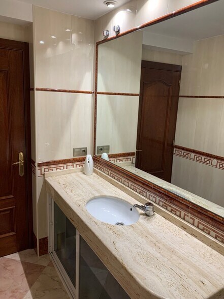 Oficina en Cáceres, Cáceres en alquiler - Foto del edificio - Imagen 3 de 7