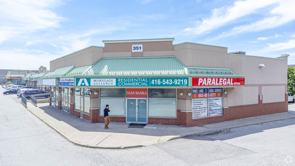 351 Parkhurst Sq, Brampton, ON en venta - Foto principal - Imagen 1 de 4