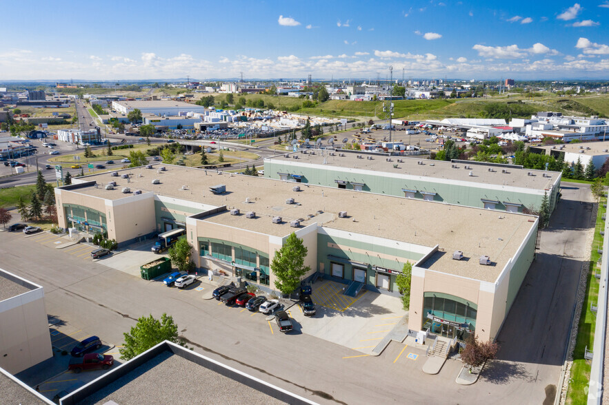 2600 Portland St SE, Calgary, AB en alquiler - Vista aérea - Imagen 2 de 2