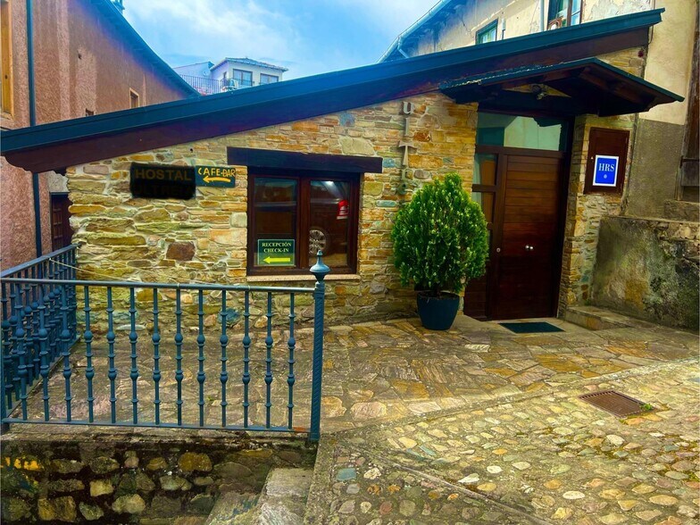 Local en Villafranca del Bierzo, León en venta - Foto del edificio - Imagen 2 de 38