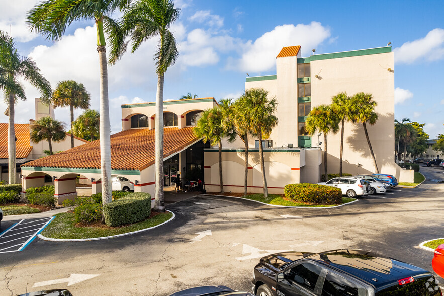 1901 Palm Beach Lakes Blvd, West Palm Beach, FL en alquiler - Foto principal - Imagen 1 de 4