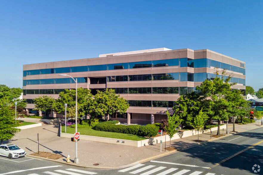 2500 Wilson Blvd, Arlington, VA en alquiler - Foto del edificio - Imagen 1 de 5