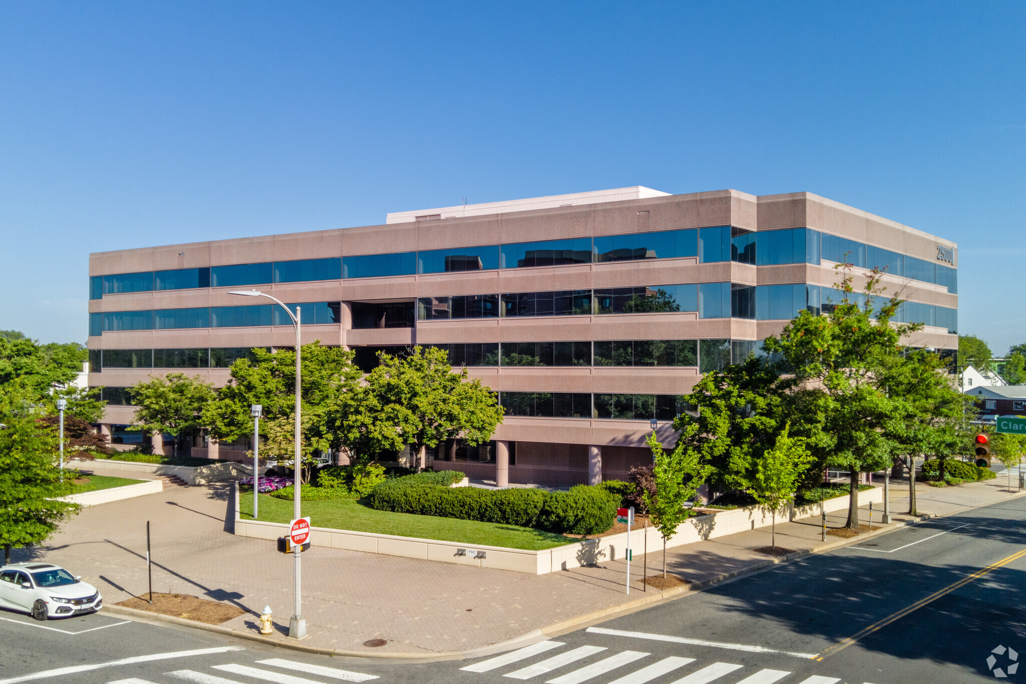 2500 Wilson Blvd, Arlington, VA en alquiler Foto del edificio- Imagen 1 de 6