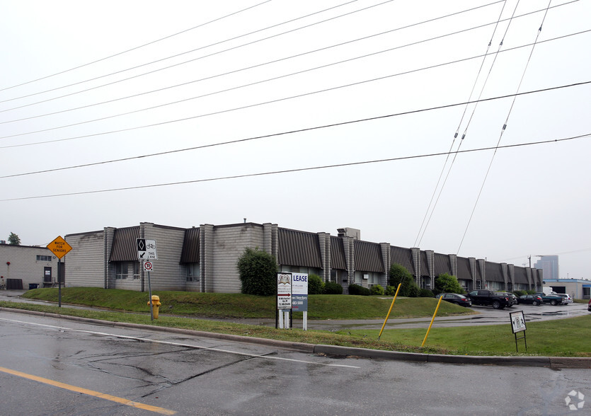 55 Mills Rd, Ajax, ON en alquiler - Foto del edificio - Imagen 2 de 5