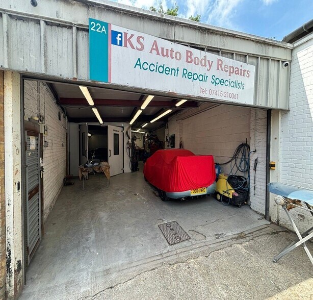 22-24B Holmethorpe Ave, Redhill en venta - Foto del edificio - Imagen 2 de 2