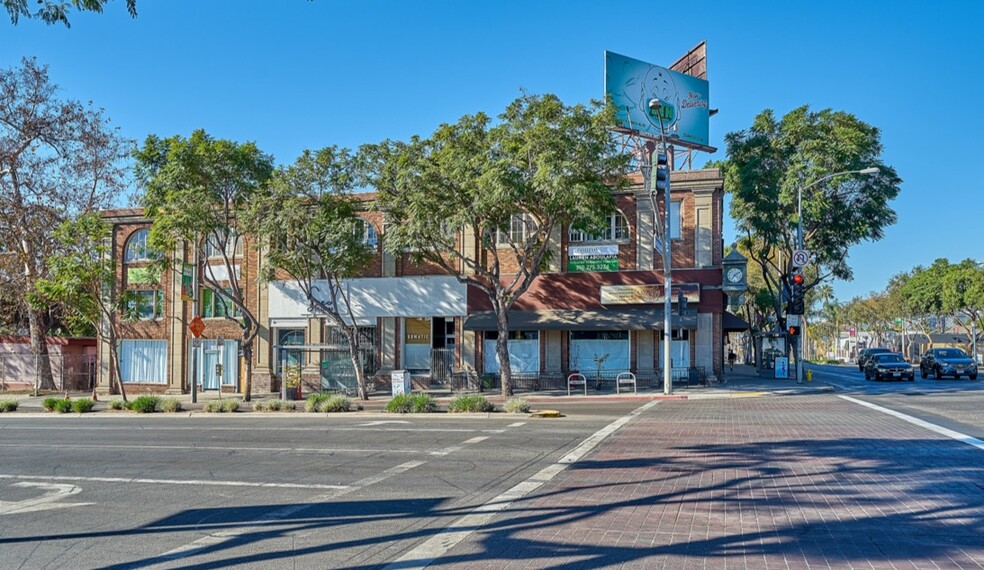 1069-1071 N Fairfax Ave, West Hollywood, CA en alquiler - Foto del edificio - Imagen 1 de 18