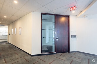 50 Rue Saint-Charles O, Longueuil, QC en alquiler Foto del interior- Imagen 1 de 5