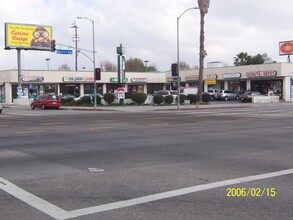 20451-20475 Sherman Way, Canoga Park, CA en alquiler Foto del edificio- Imagen 2 de 5