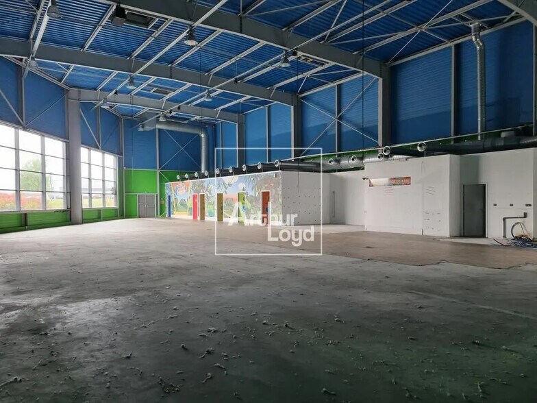 Local en Varennes-sur-Seine en venta - Foto del edificio - Imagen 2 de 5