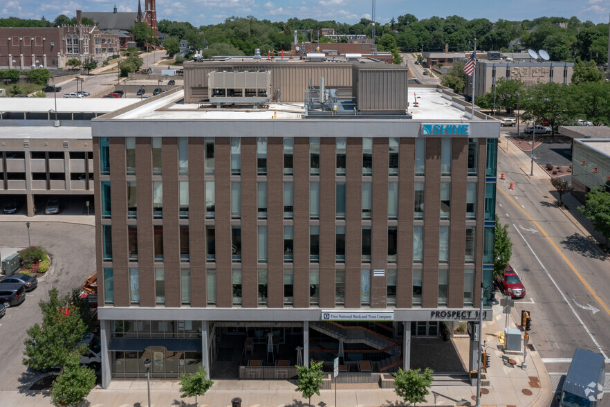 100-101 E Milwaukee St, Janesville, WI en alquiler - Foto del edificio - Imagen 3 de 33