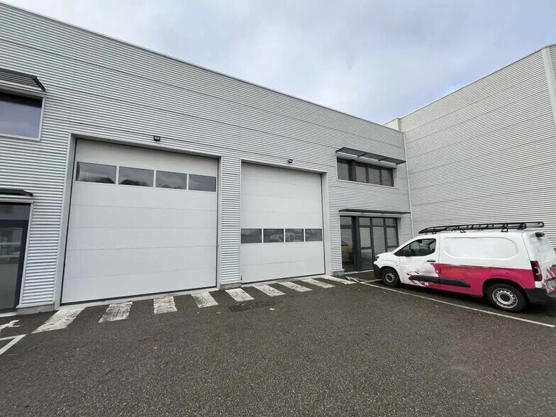 44 Rue De L'Avenir, Genas en alquiler - Foto del edificio - Imagen 2 de 14