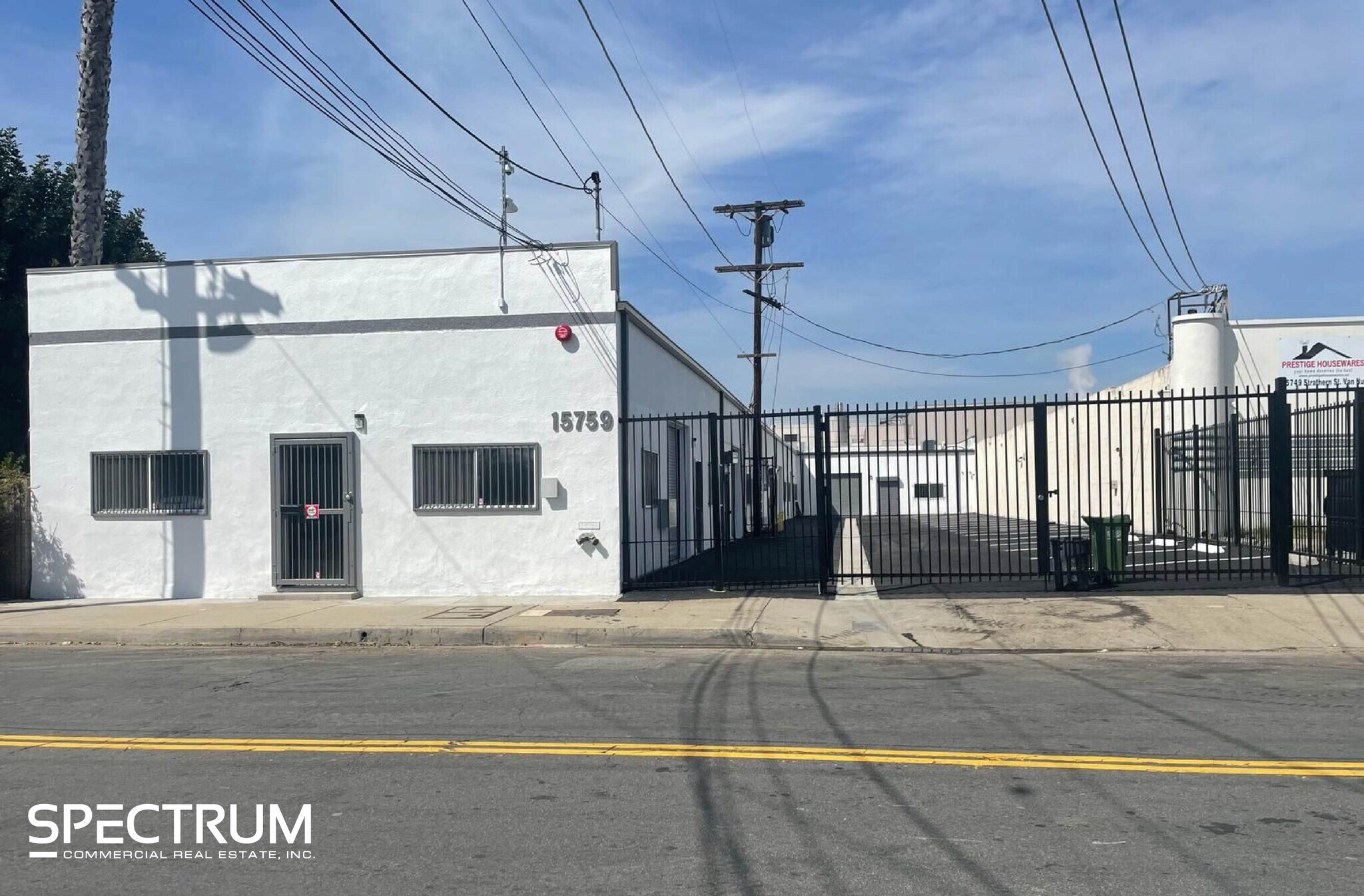 15759 Strathern St, Van Nuys, CA en venta Foto del edificio- Imagen 1 de 1