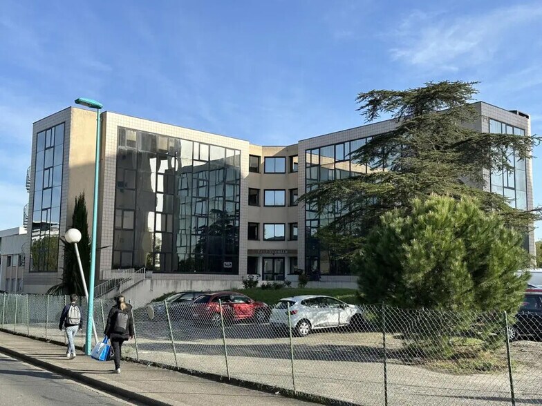 71 Chemin Du Moulin Carron, Écully en alquiler - Foto del edificio - Imagen 2 de 5