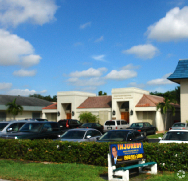 2245 N University Dr, Pembroke Pines, FL en alquiler - Foto principal - Imagen 1 de 18