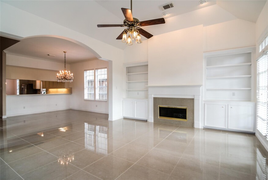 5631 Winsome Ln, Houston, TX en venta - Foto del interior - Imagen 3 de 9