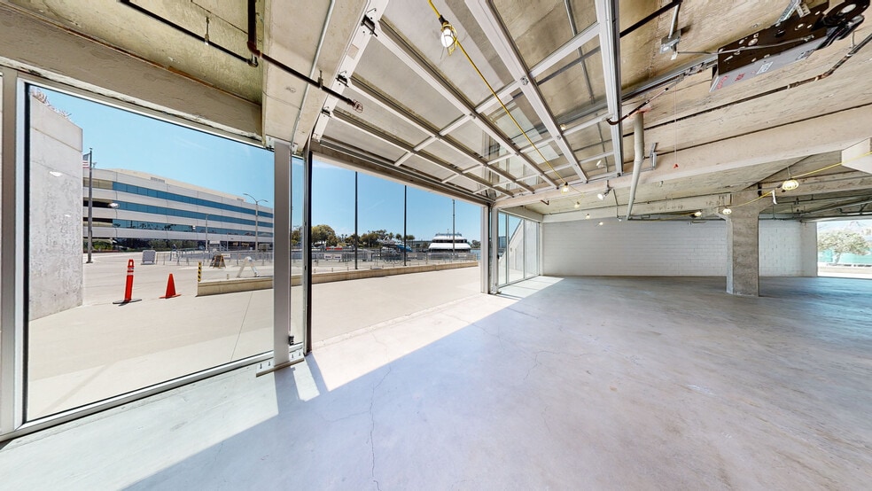 330 Golden Shore, Long Beach, CA en alquiler - Matterport 3D Scan - Imagen 3 de 52