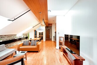 1312 Rue Sainte-Catherine O, Montréal, QC en alquiler Foto del edificio- Imagen 2 de 4