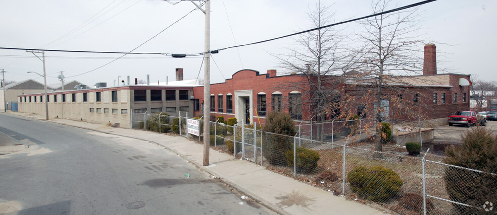 85-117 Ellenfield St, Providence, RI en alquiler - Foto del edificio - Imagen 2 de 4