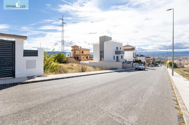Más detalles de Avenida Cerro Alfonsico, 20, Peligros - Terreno en venta