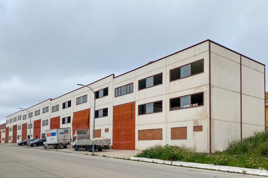 Nave en Yeles, Toledo en alquiler - Foto del edificio - Imagen 2 de 4