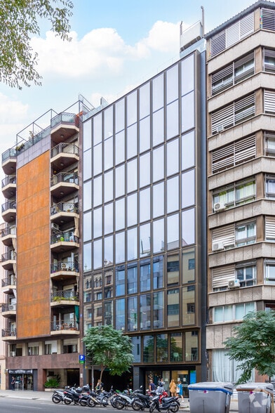 Carrer d'Aragó, 182, Barcelona, Barcelona en alquiler - Foto del edificio - Imagen 3 de 14