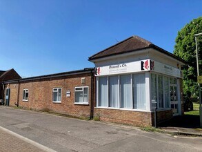 Kingston Ave, East Horsley en alquiler Foto del edificio- Imagen 2 de 13