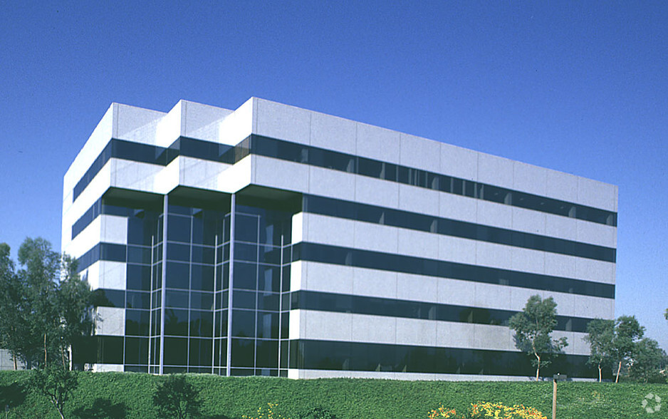 901 Corporate Center Dr, Monterey Park, CA en alquiler - Foto del edificio - Imagen 3 de 11